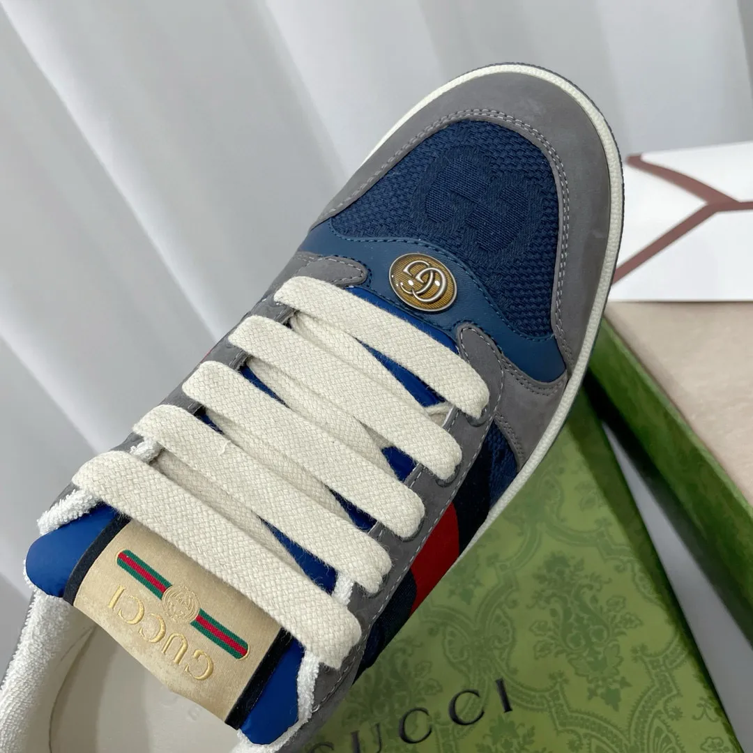 Ex-factory price: 540💰 GUCCI Gucci's newly upgraded back cover lining, top-notch old dirty shoes, classic casual sports shoes for couples, retro sneakers and old G family dirty shoes, updated at the counter simultaneously! ①The shoe upper has the same water-based edge coating process as the original version⚠️The ordinary oil edges on the market have a strong glue feel and are easy to fall off! Grade A first-layer nubuck leather (with pores)/matching computer embroidered double G cloth, high-density terry velvet lining. ② A PVC transparent small round mark sealing line is added to the details of the midsole. The mold is opened six times and the jewelry craftsmanship is used to customize the two-color double G buckle, striving to be the same as the original version. A pair of buttons is more than three times more expensive than ordinary buckles on the market. ③An old two-color washable label, the chip is placed on the outer waist of the right foot, the entire shoe is completely hollowed out with rubber technology, TUP material (rubber to distinguish the market) with the latest green packaging from the counter, 3D printed handbag, and a pair of shoelaces. There is no pressure when entering and exiting the counter. You can buy a 1:1 accurate replica of the original version and modify and upgrade it repeatedly. The details are perfectly restored, the materials are all customized, and they are truly top-notch. Please look at the details clearly to identify the quality. Upper: First-layer frosted cowhide/embroidered double G cloth. Lining: original high-density velvet lining. Foot pads: original pearlescent sheepskin. Outsole: private molded vacuum TPU material. Packaging: original top-grade full set packaging at the counter. Shoe size: women's size 35-40, men's size 39-44 (men's size 38, 45🉑️customized, non-returnable)